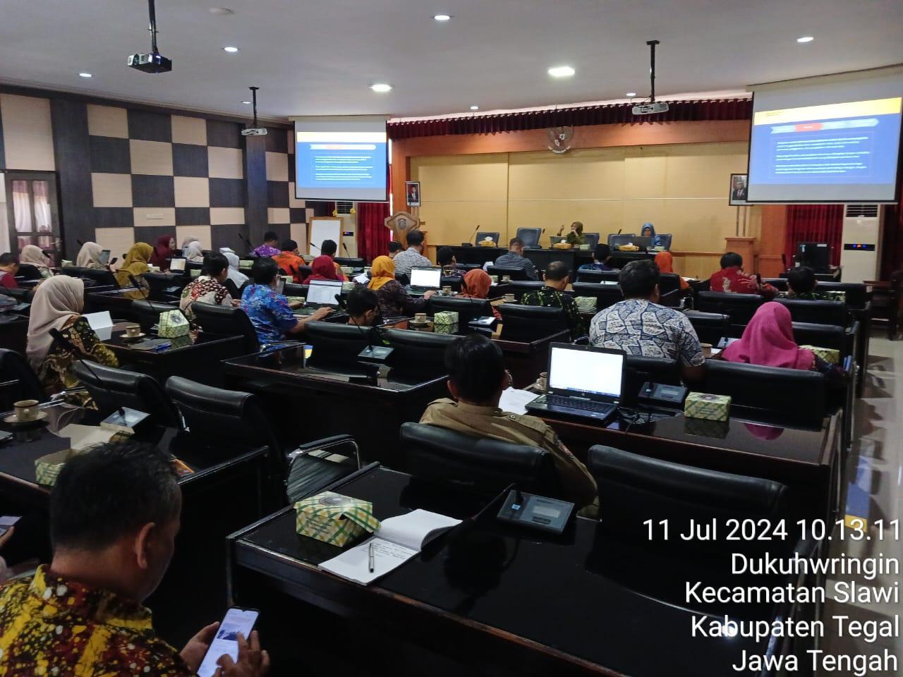 Rapat Evaluasi Data Prioritas 2023 dan Pemetaan Data Prioritas 2024 di Bappeda Litbang 